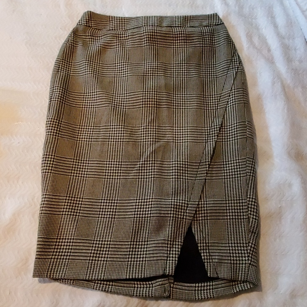 The Limited Black and White Pencil Skirt